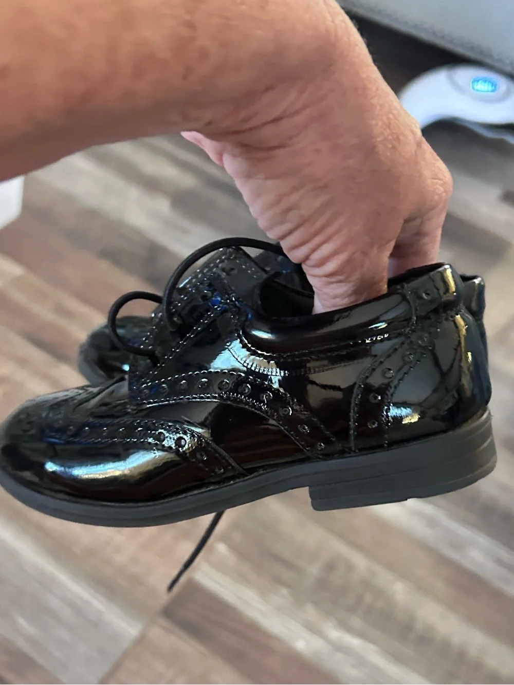Black “S” boys wing tips shoe eur 24 sz 8 2-3 Toddler